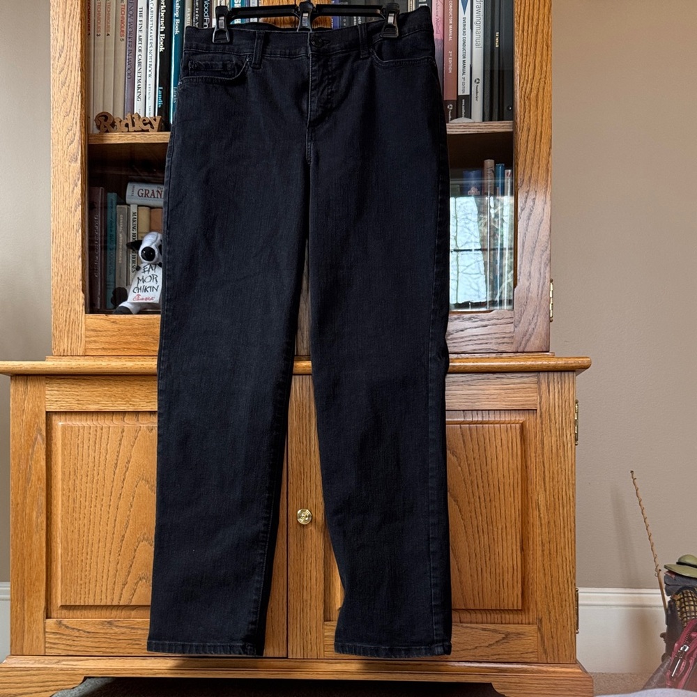 Bandolino Straight Leg Jeans in Black